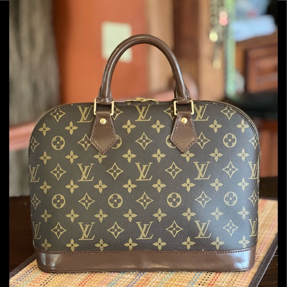 ❗️SOLD❗️🥰💙LV ALMA PM TRENDY SUPER ATTRACTIVE💙🥰 - Picture 10 of 16